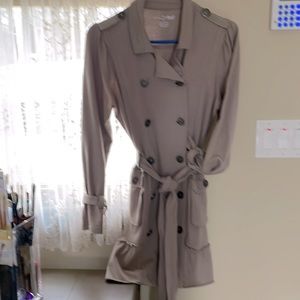 Spring jacket 100% cotton size Medium metal buttons gently worn